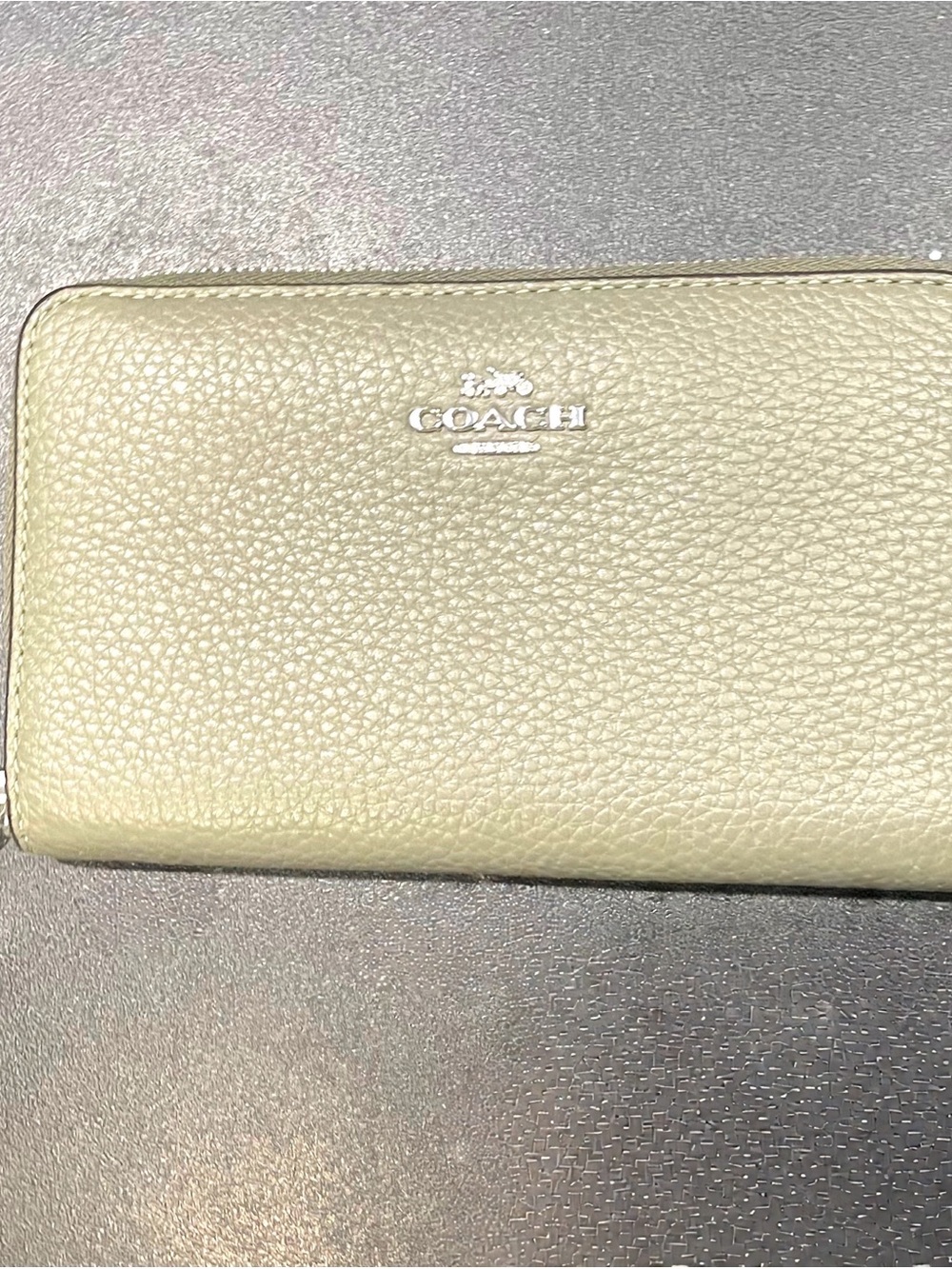 Authentic Coach Pebbled Leather Medium Zip Wallet in Sage Green